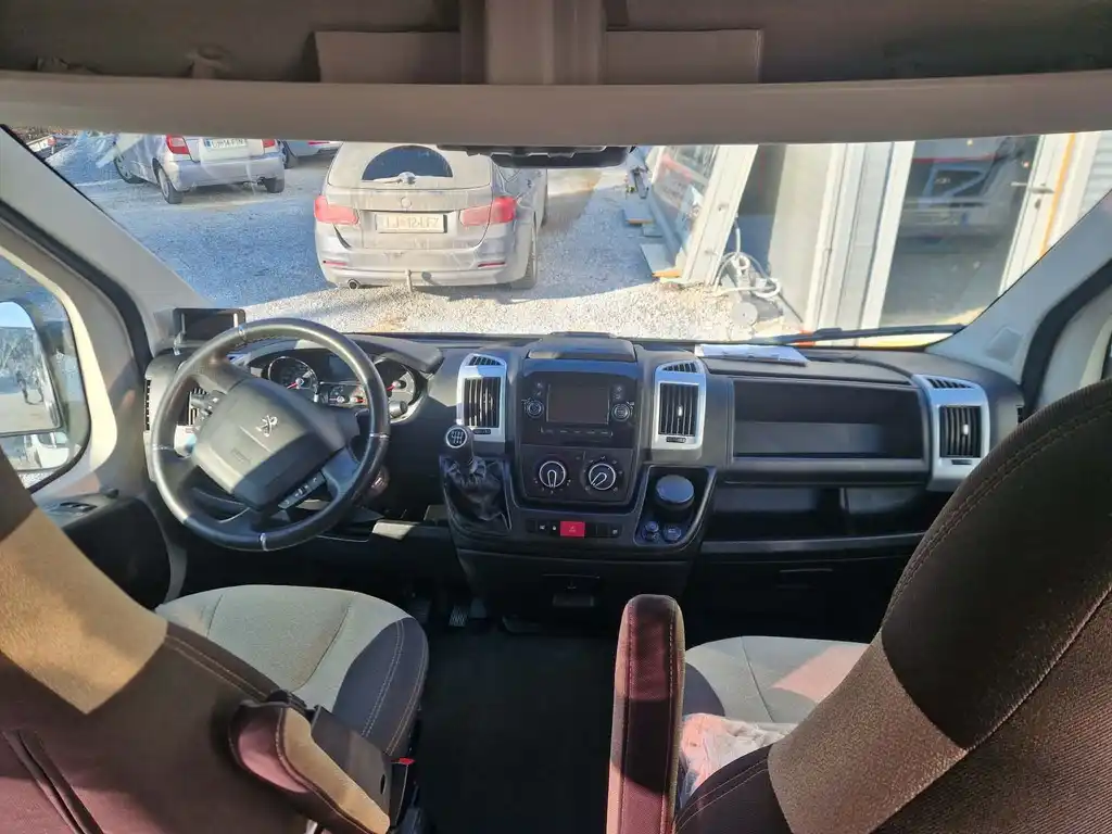 Avtodom za 4 osebe - slika 3