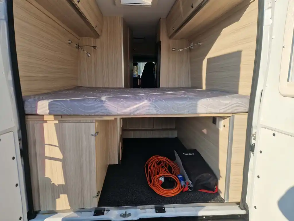 Avtodom za 4 osebe - slika 4