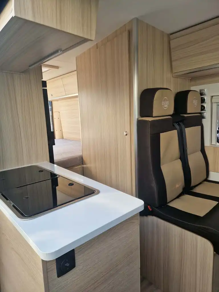 Avtodom za 4 osebe - slika 7